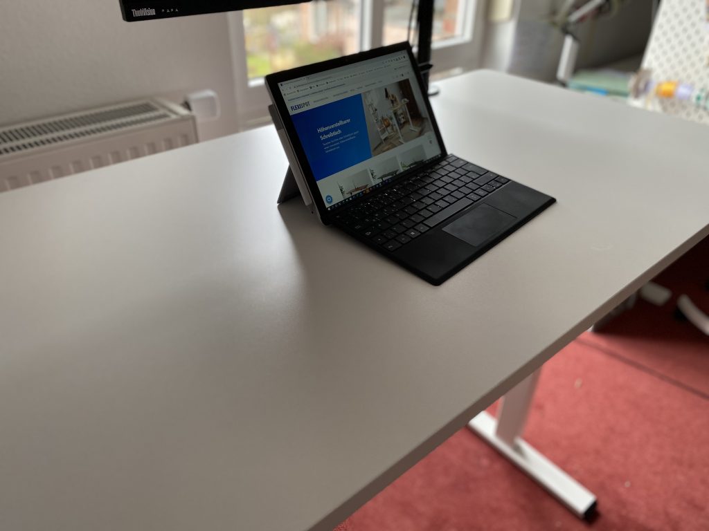 FlexiSpot EF1 - ein höhenverstellbarer Schreibtisch 